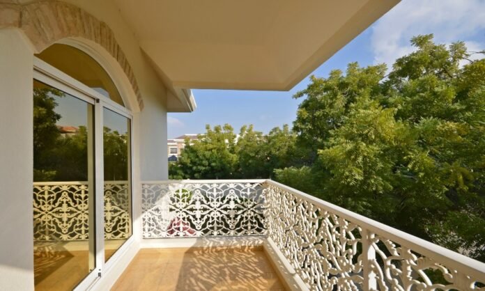 15 Modern Balcony Railing Design for House Front - Home Brightside