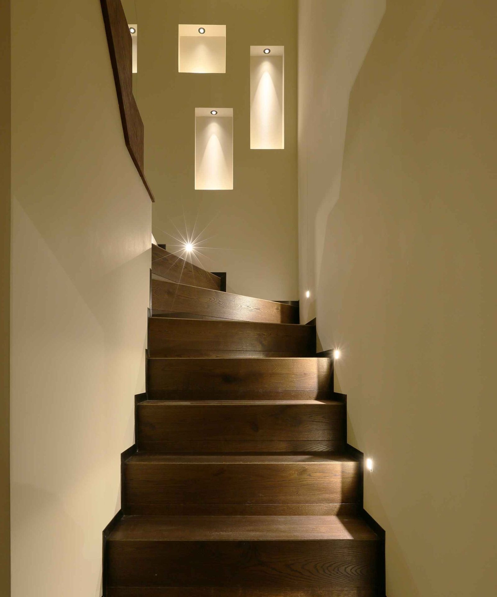 10 Staircase Wall Lighting Ideas - Home Brightside