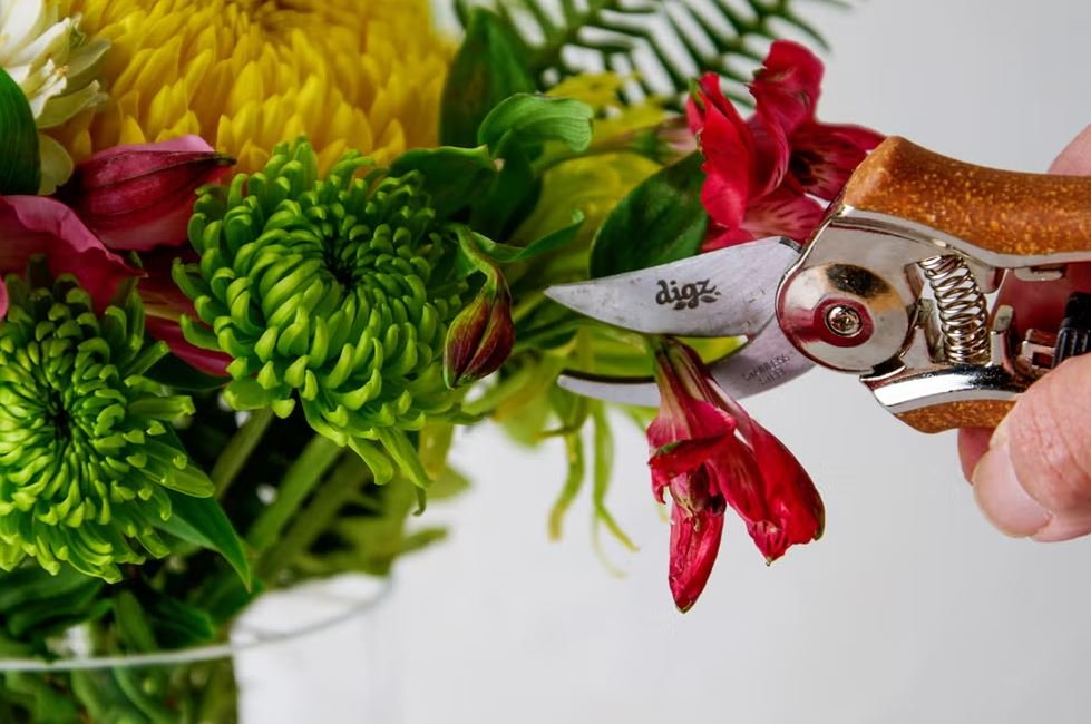 How to Keep Cut Flowers Fresh